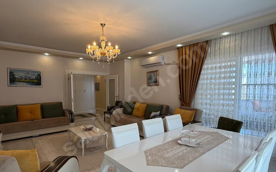 Mersin Mezitli Akdeniz Mahallesi 4+1 220 m² Doğalgaz Kombili Satılık Daire