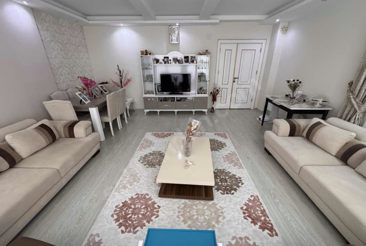 Mersin Mezitli Akdeniz Mahallesi 4+1 220 m² Doğalgaz Kombili Satılık Daire