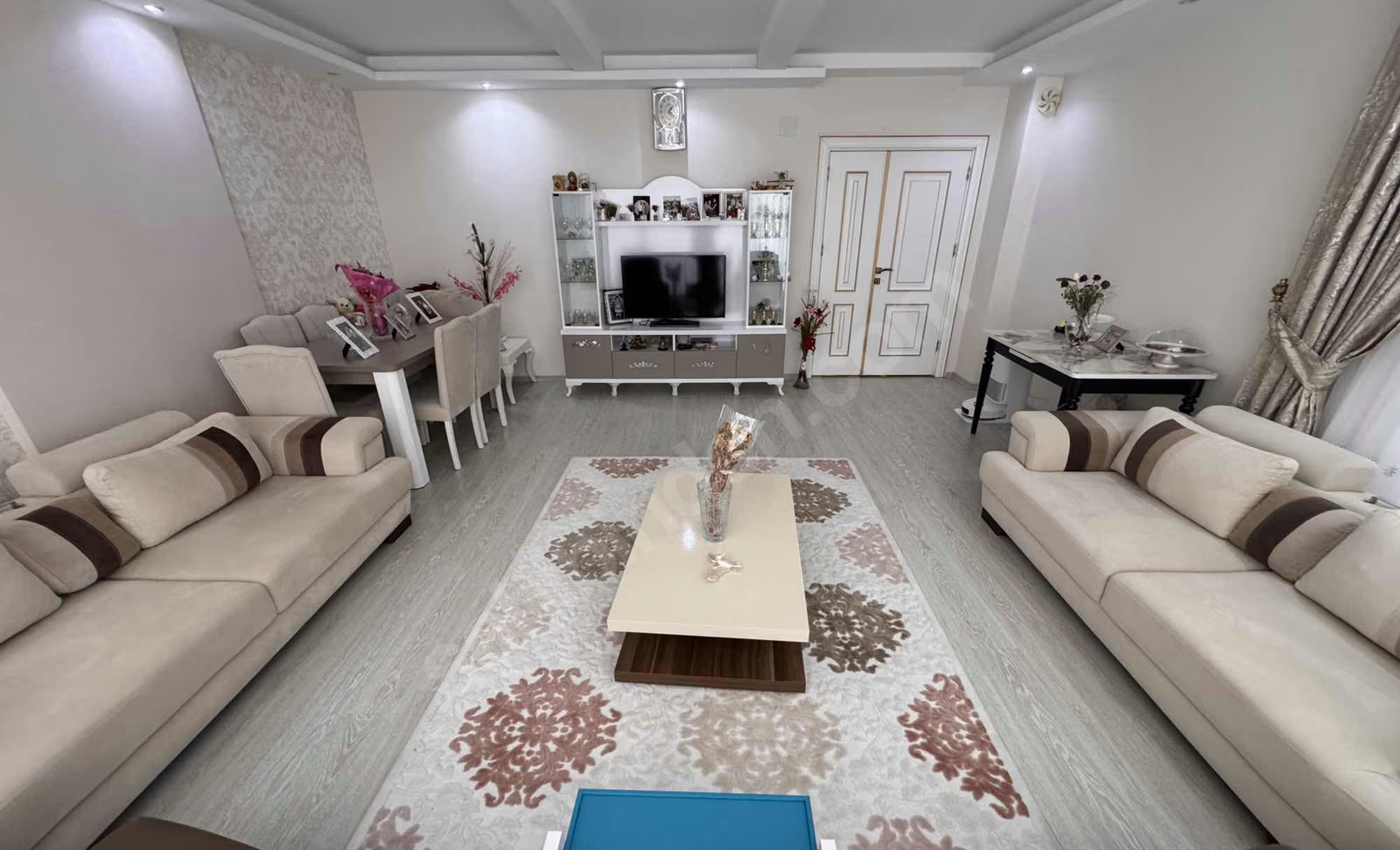 Mersin Mezitli Akdeniz Mahallesi 4+1 220 m² Doğalgaz Kombili Satılık Daire