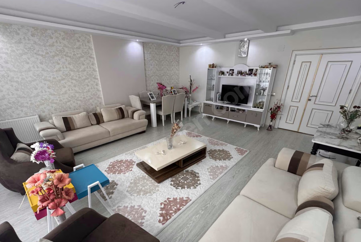 Mersin Mezitli Akdeniz Mahallesi 4+1 220 m² Doğalgaz Kombili Satılık Daire