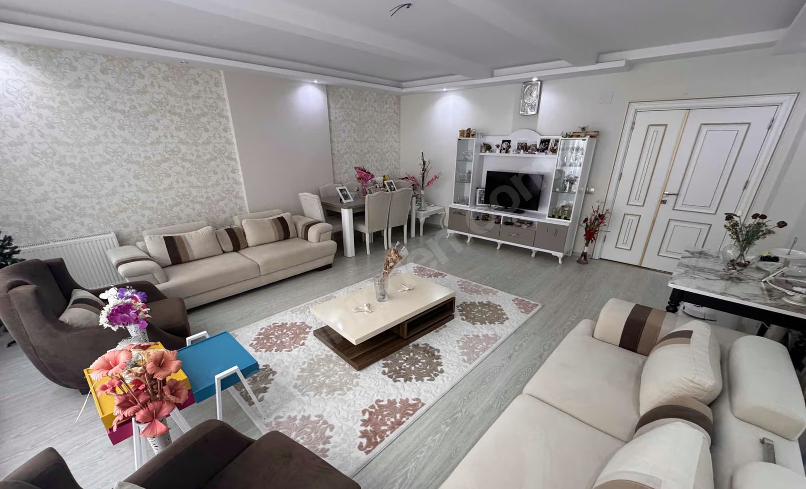 Mersin Mezitli Akdeniz Mahallesi 4+1 220 m² Doğalgaz Kombili Satılık Daire