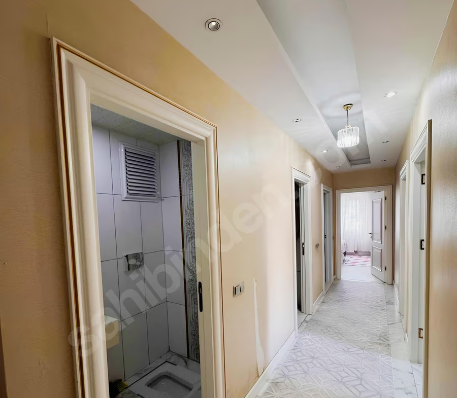 Mersin Mezitli Akdeniz Mahallesi 4+1 220 m² Doğalgaz Kombili Satılık Daire