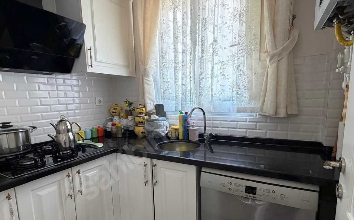 Mersin Mezitli Akdeniz Mahallesi 4+1 220 m² Doğalgaz Kombili Satılık Daire