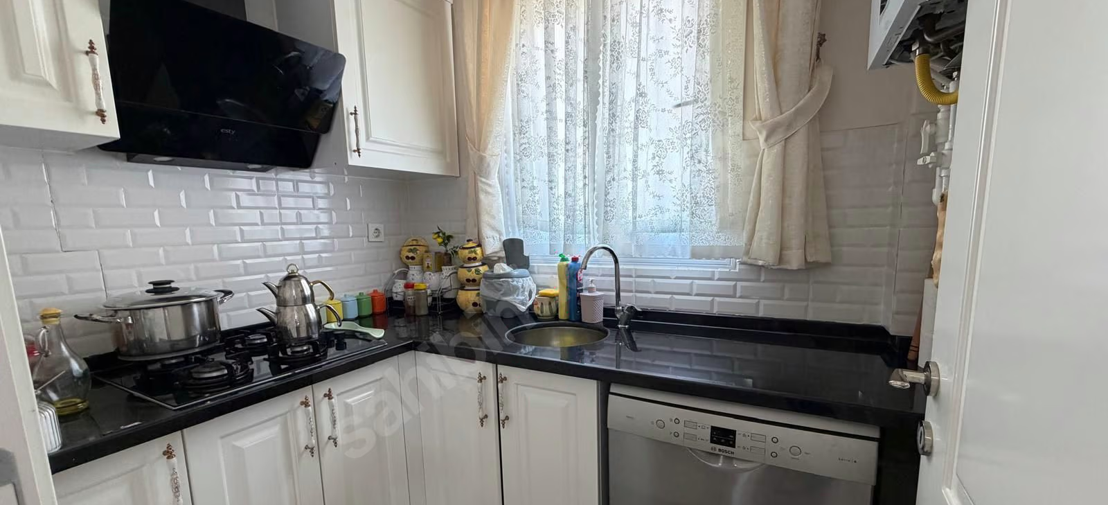 Mersin Mezitli Akdeniz Mahallesi 4+1 220 m² Doğalgaz Kombili Satılık Daire