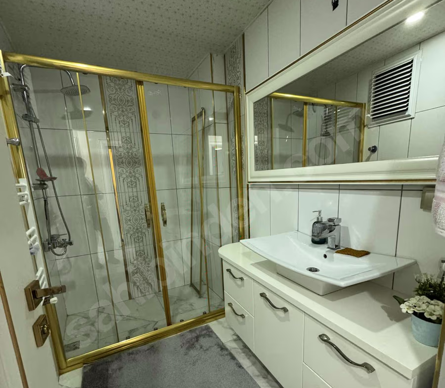 Mersin Mezitli Akdeniz Mahallesi 4+1 220 m² Doğalgaz Kombili Satılık Daire
