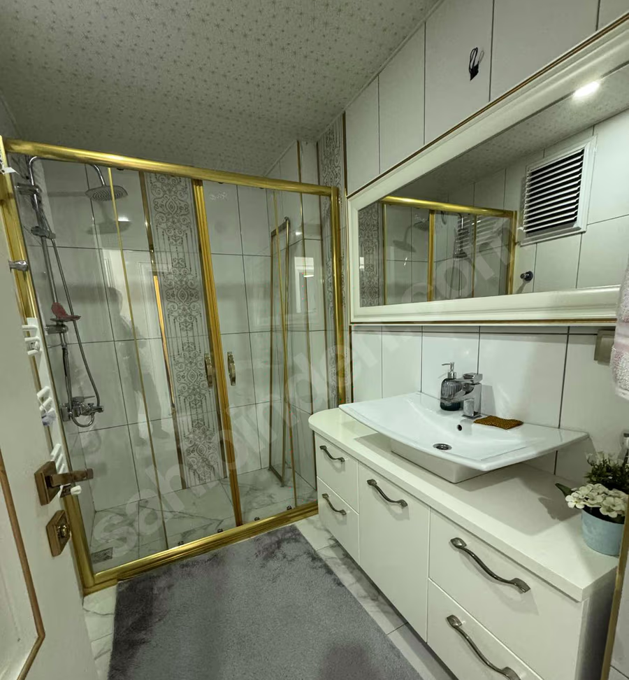 Mersin Mezitli Akdeniz Mahallesi 4+1 220 m² Doğalgaz Kombili Satılık Daire