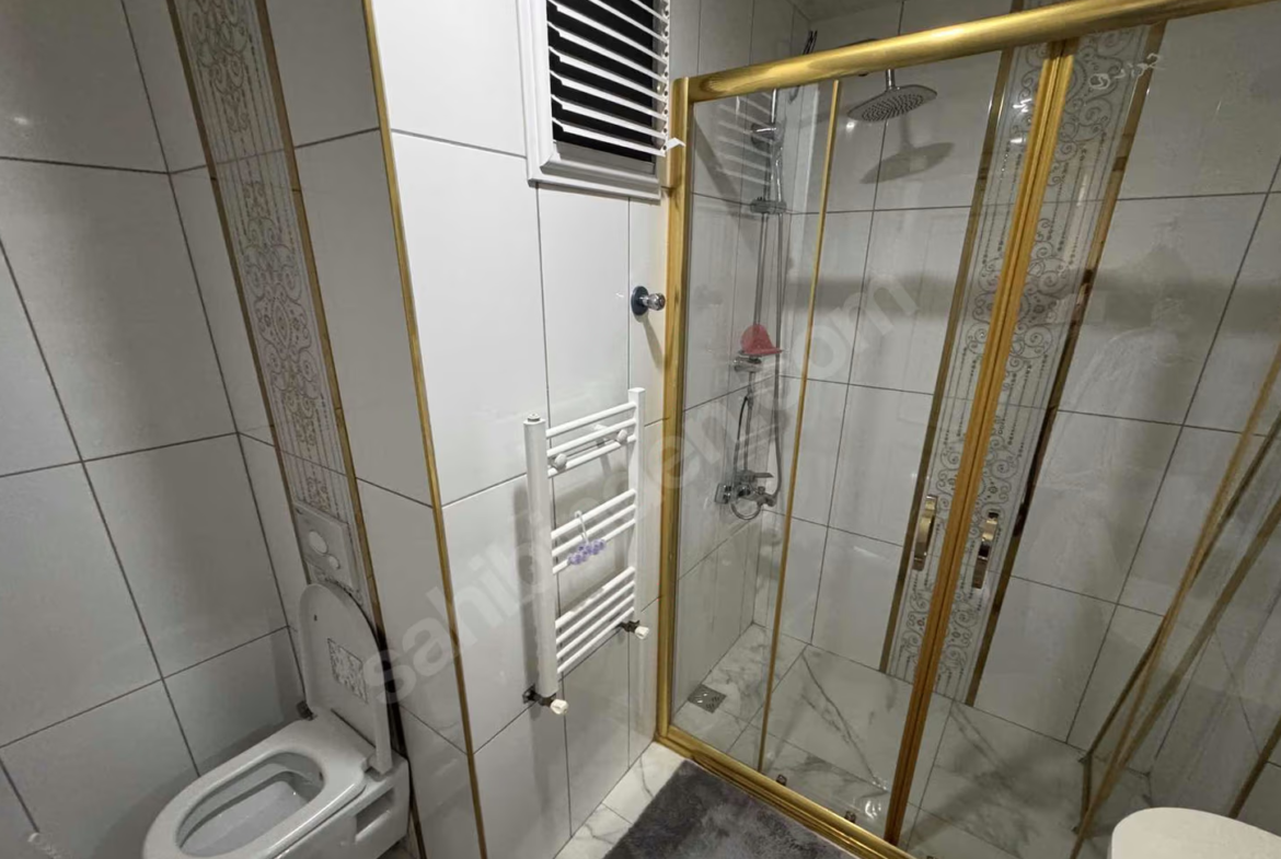 Mersin Mezitli Akdeniz Mahallesi 4+1 220 m² Doğalgaz Kombili Satılık Daire