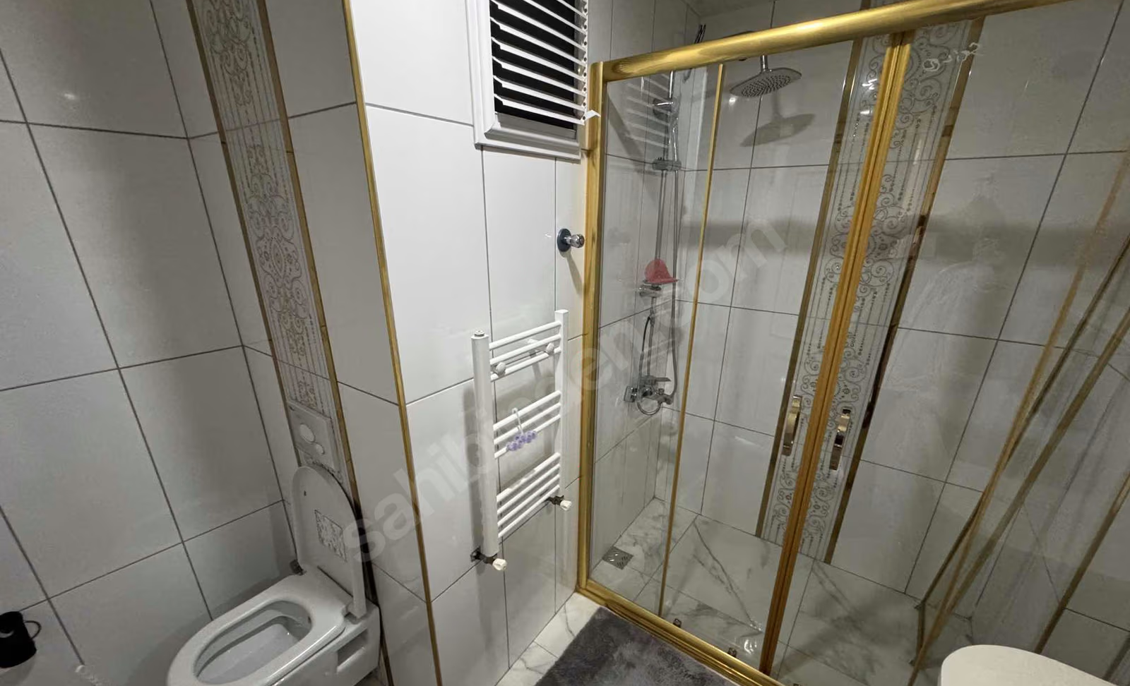 Mersin Mezitli Akdeniz Mahallesi 4+1 220 m² Doğalgaz Kombili Satılık Daire