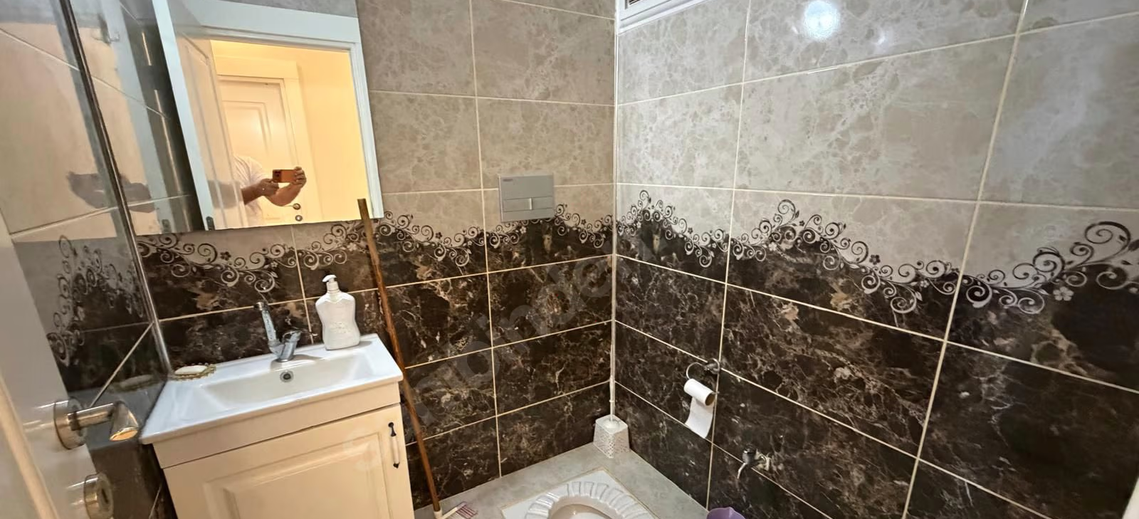 Mersin Mezitli Akdeniz Mahallesi 4+1 220 m² Doğalgaz Kombili Satılık Daire