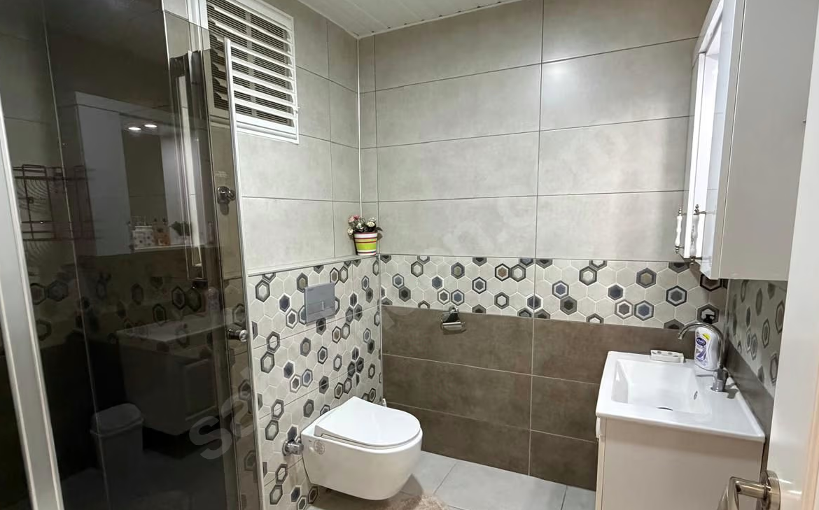 Mersin Mezitli Akdeniz Mahallesi 4+1 220 m² Doğalgaz Kombili Satılık Daire