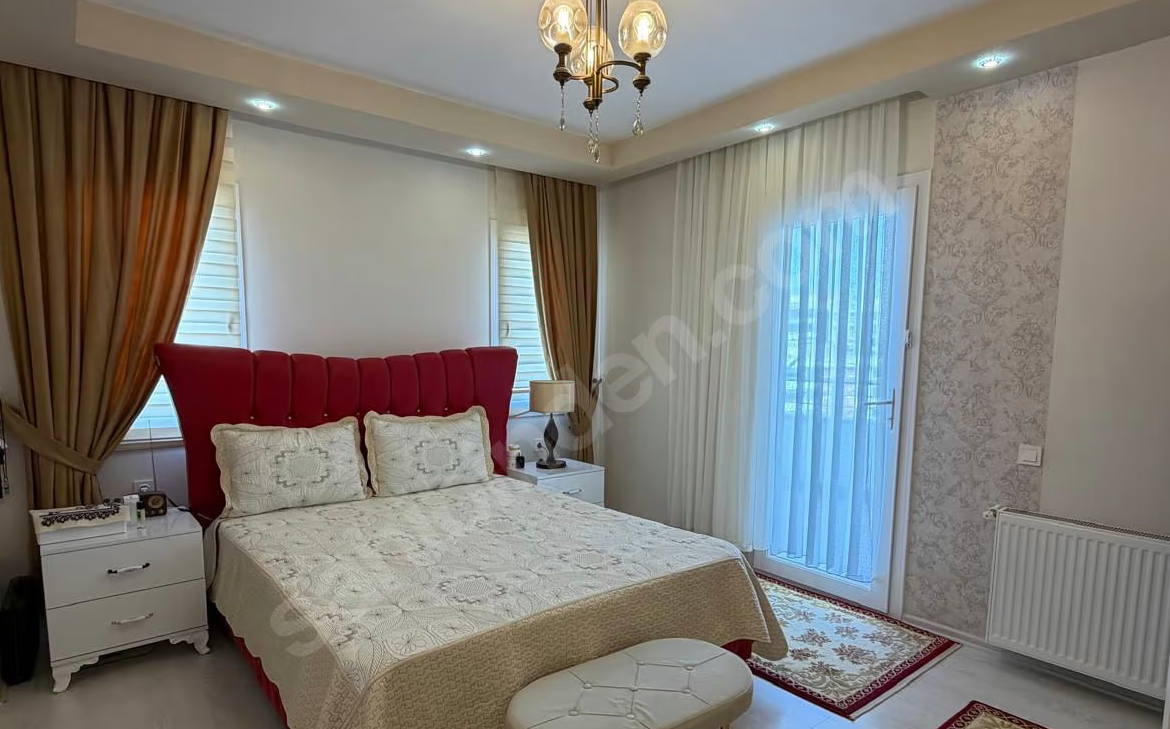 Mersin Mezitli Akdeniz Mahallesi 4+1 220 m² Doğalgaz Kombili Satılık Daire