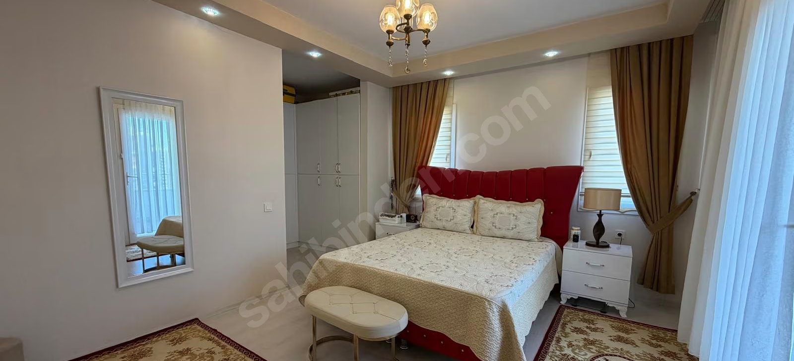 Mersin Mezitli Akdeniz Mahallesi 4+1 220 m² Doğalgaz Kombili Satılık Daire