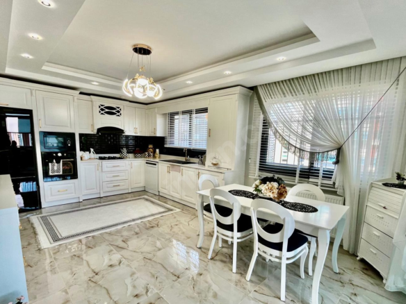 Mersin Mezitli Akdeniz Mahallesi 4+1 250 m² Doğalgaz Kombili Satılık Daire