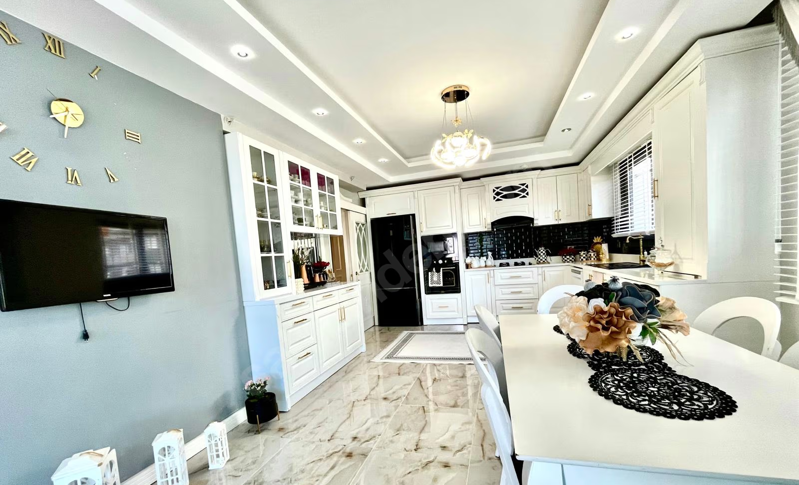Mersin Mezitli Akdeniz Mahallesi 4+1 250 m² Doğalgaz Kombili Satılık Daire
