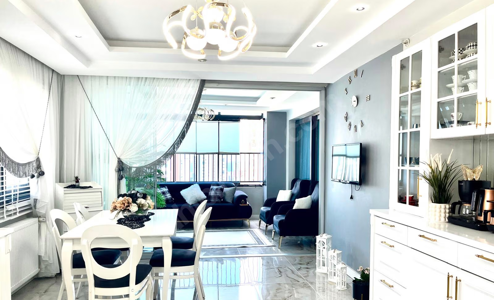 Mersin Mezitli Akdeniz Mahallesi 4+1 250 m² Doğalgaz Kombili Satılık Daire