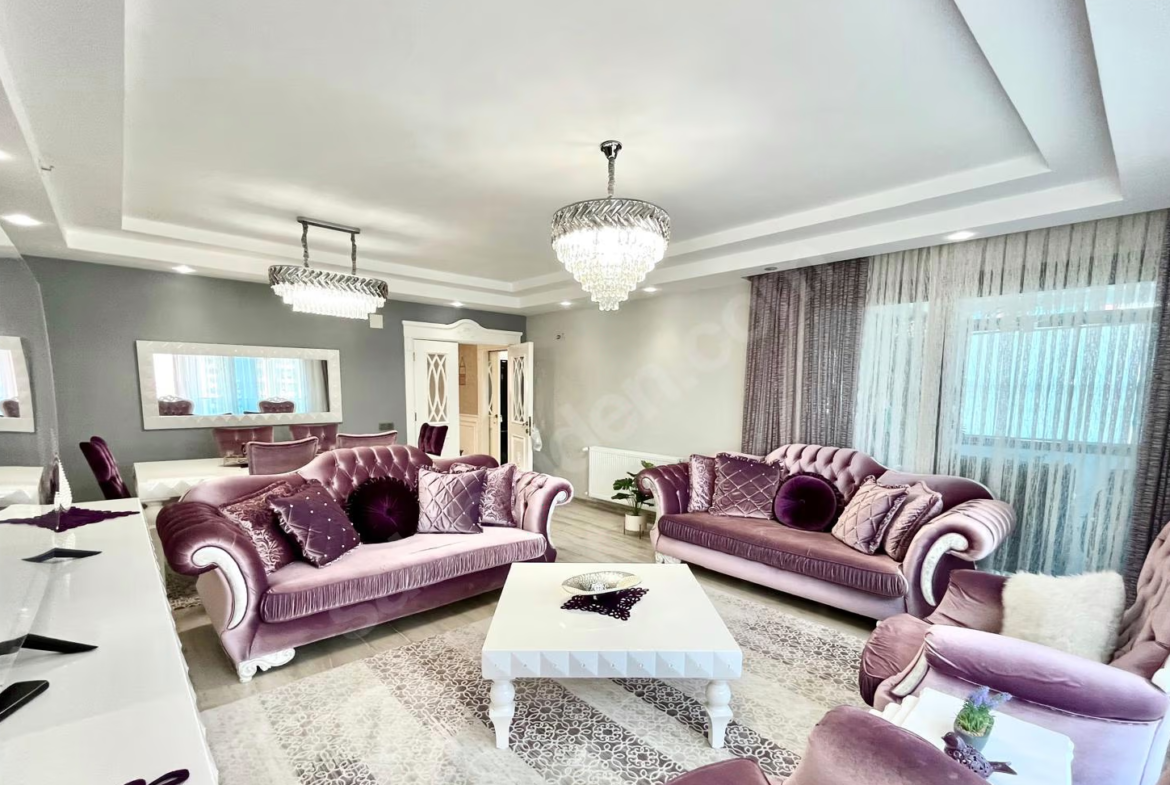 Mersin Mezitli Akdeniz Mahallesi 4+1 250 m² Doğalgaz Kombili Satılık Daire