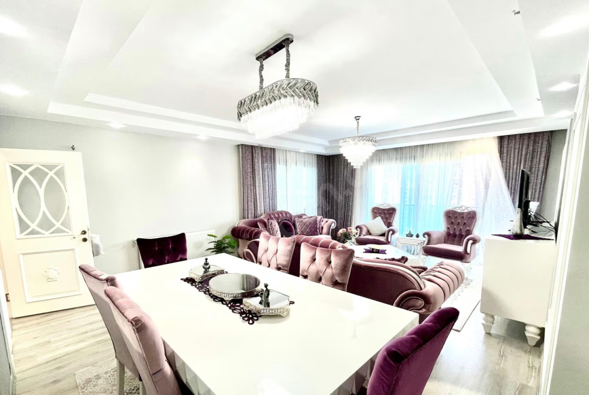 Mersin Mezitli Akdeniz Mahallesi 4+1 250 m² Doğalgaz Kombili Satılık Daire