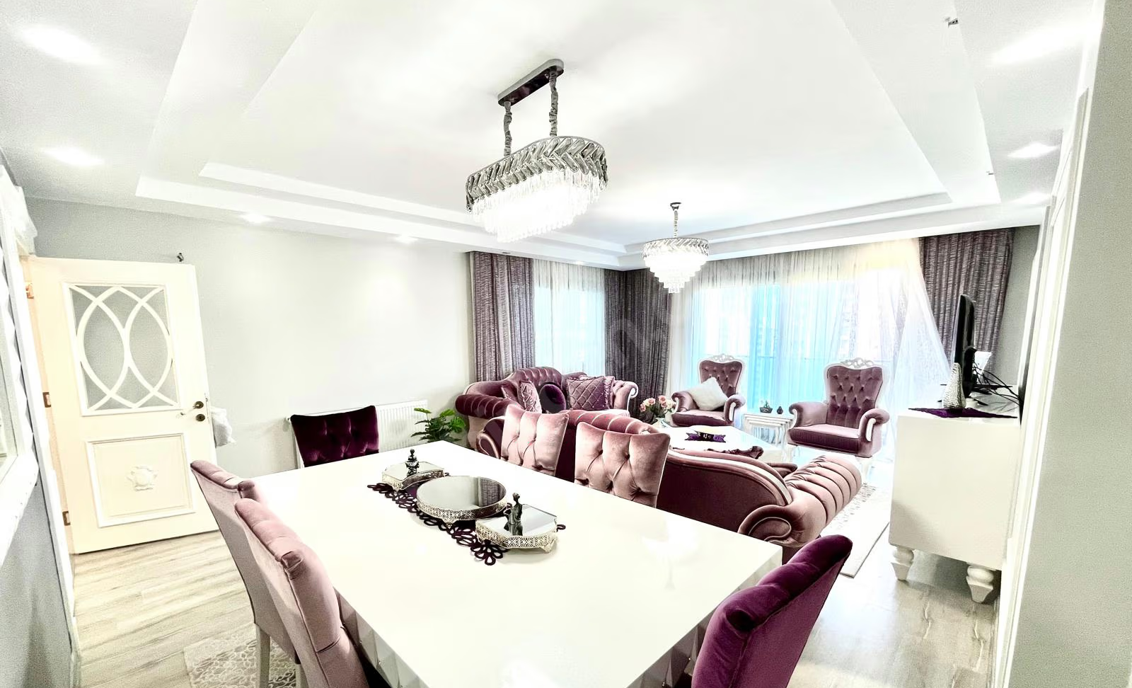 Mersin Mezitli Akdeniz Mahallesi 4+1 250 m² Doğalgaz Kombili Satılık Daire