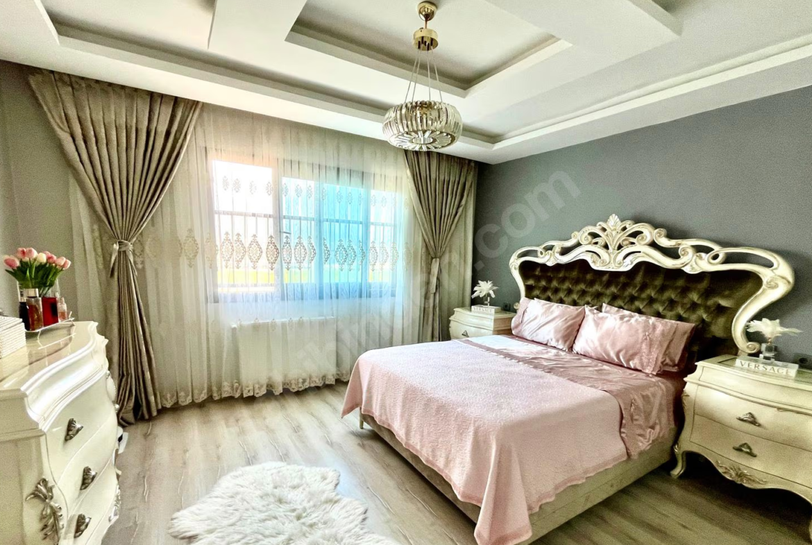 Mersin Mezitli Akdeniz Mahallesi 4+1 250 m² Doğalgaz Kombili Satılık Daire