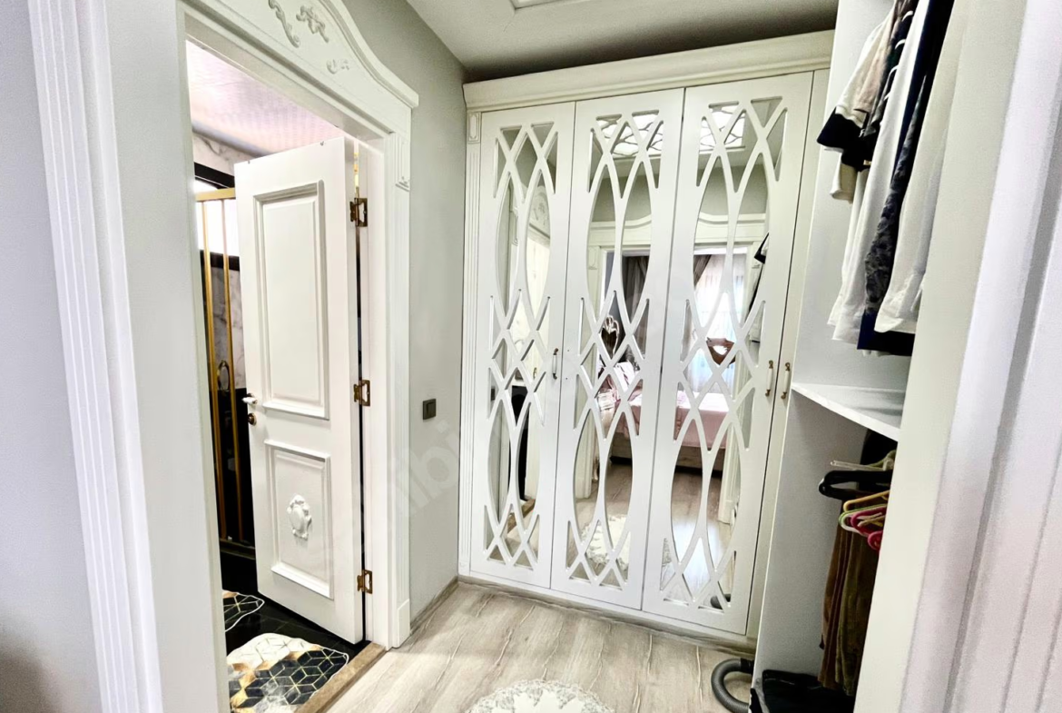 Mersin Mezitli Akdeniz Mahallesi 4+1 250 m² Doğalgaz Kombili Satılık Daire