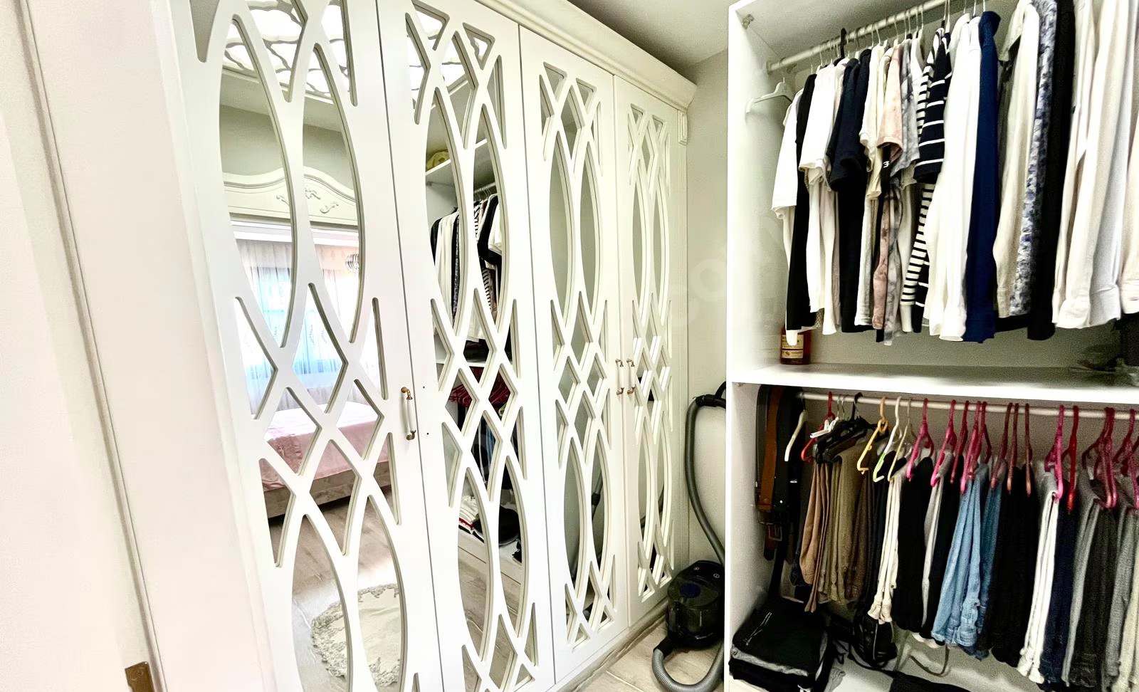 Mersin Mezitli Akdeniz Mahallesi 4+1 250 m² Doğalgaz Kombili Satılık Daire