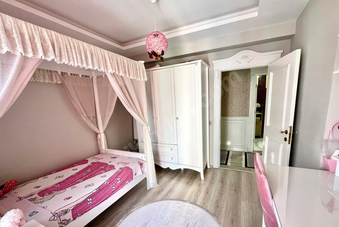 Mersin Mezitli Akdeniz Mahallesi 4+1 250 m² Doğalgaz Kombili Satılık Daire