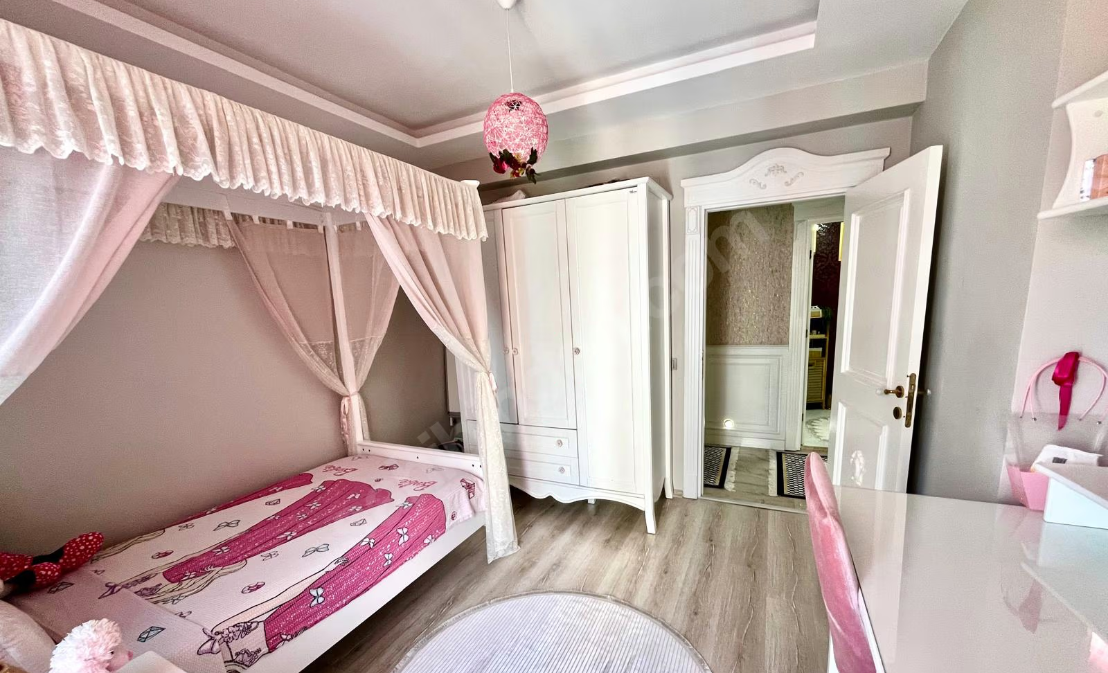 Mersin Mezitli Akdeniz Mahallesi 4+1 250 m² Doğalgaz Kombili Satılık Daire