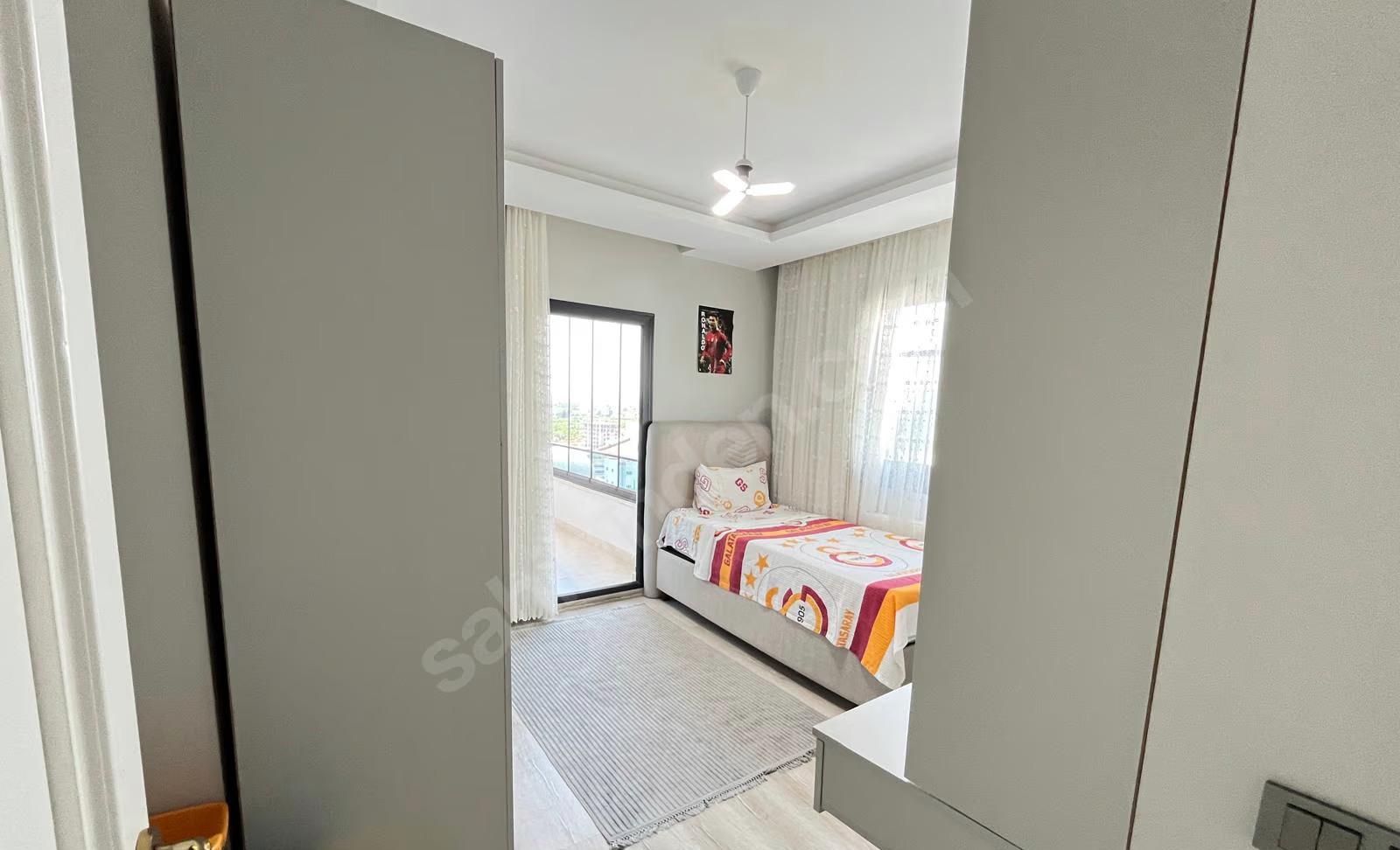 Mersin Mezitli Akdeniz Mahallesi 4+1 250 m² Doğalgaz Kombili Satılık Daire