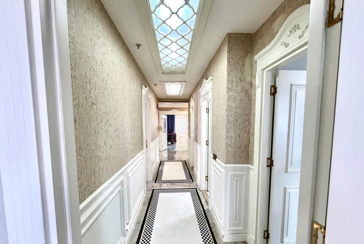 Mersin Mezitli Akdeniz Mahallesi 4+1 250 m² Doğalgaz Kombili Satılık Daire
