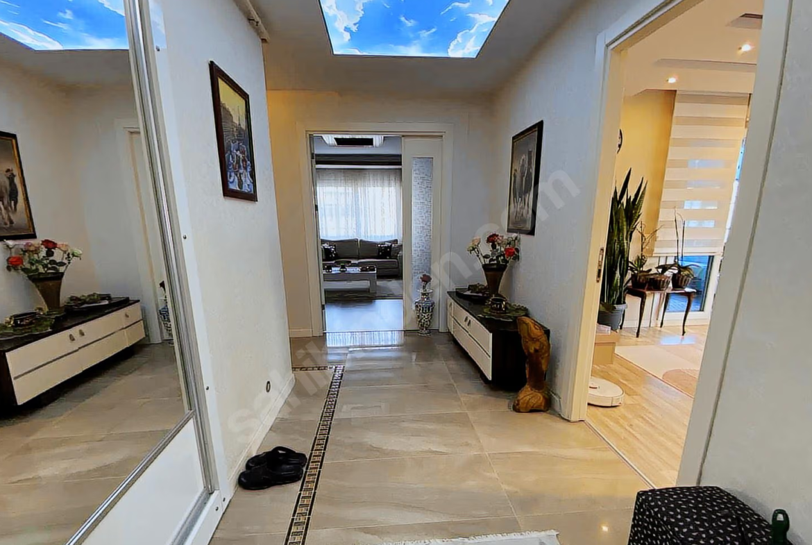 Mersin Mezitli Akdeniz Mahallesi 4+1 260 m² Doğalgaz Kombili Satılık Daire