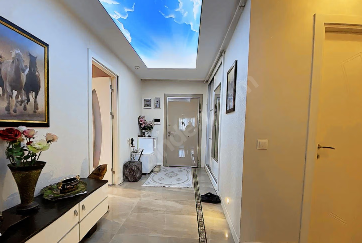 Mersin Mezitli Akdeniz Mahallesi 4+1 260 m² Doğalgaz Kombili Satılık Daire