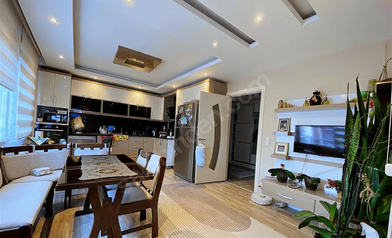 Mersin Mezitli Akdeniz Mahallesi 4+1 260 m² Doğalgaz Kombili Satılık Daire