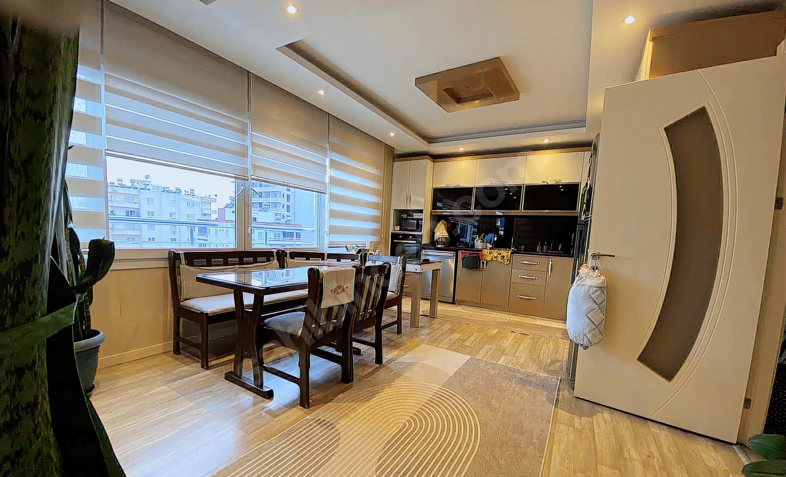 Mersin Mezitli Akdeniz Mahallesi 4+1 260 m² Doğalgaz Kombili Satılık Daire