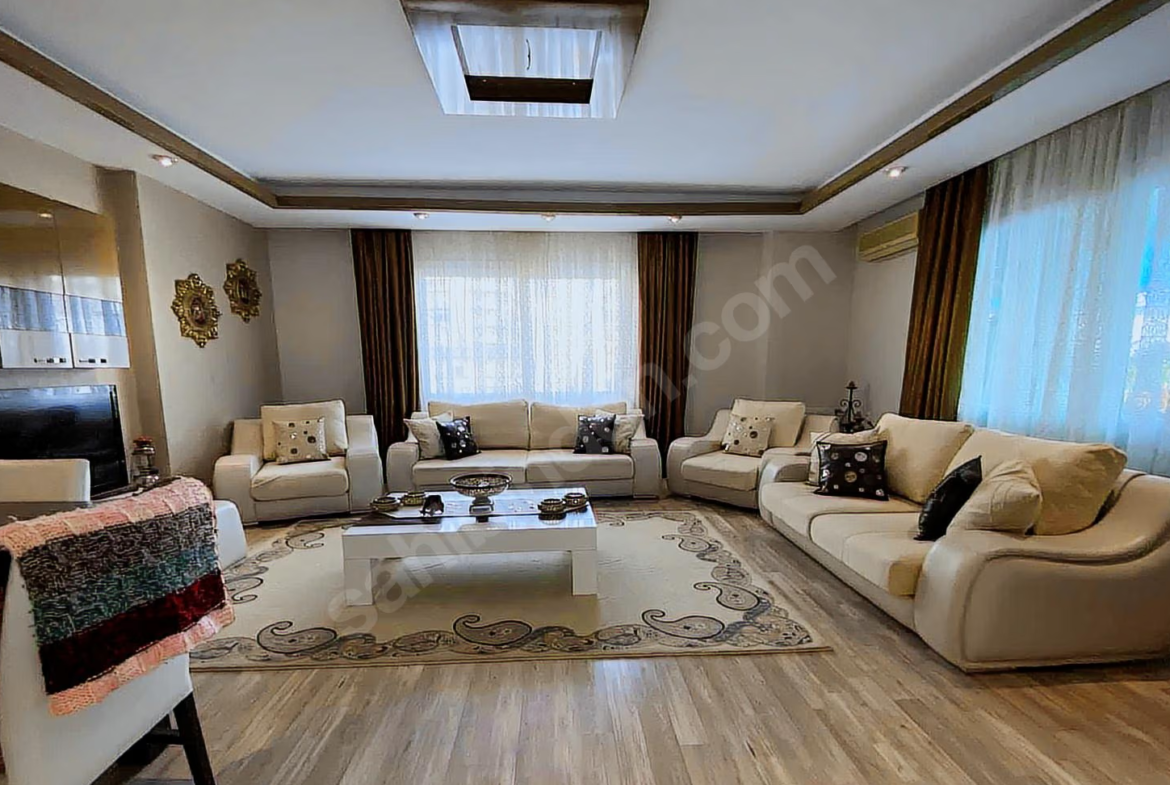 Mersin Mezitli Akdeniz Mahallesi 4+1 260 m² Doğalgaz Kombili Satılık Daire