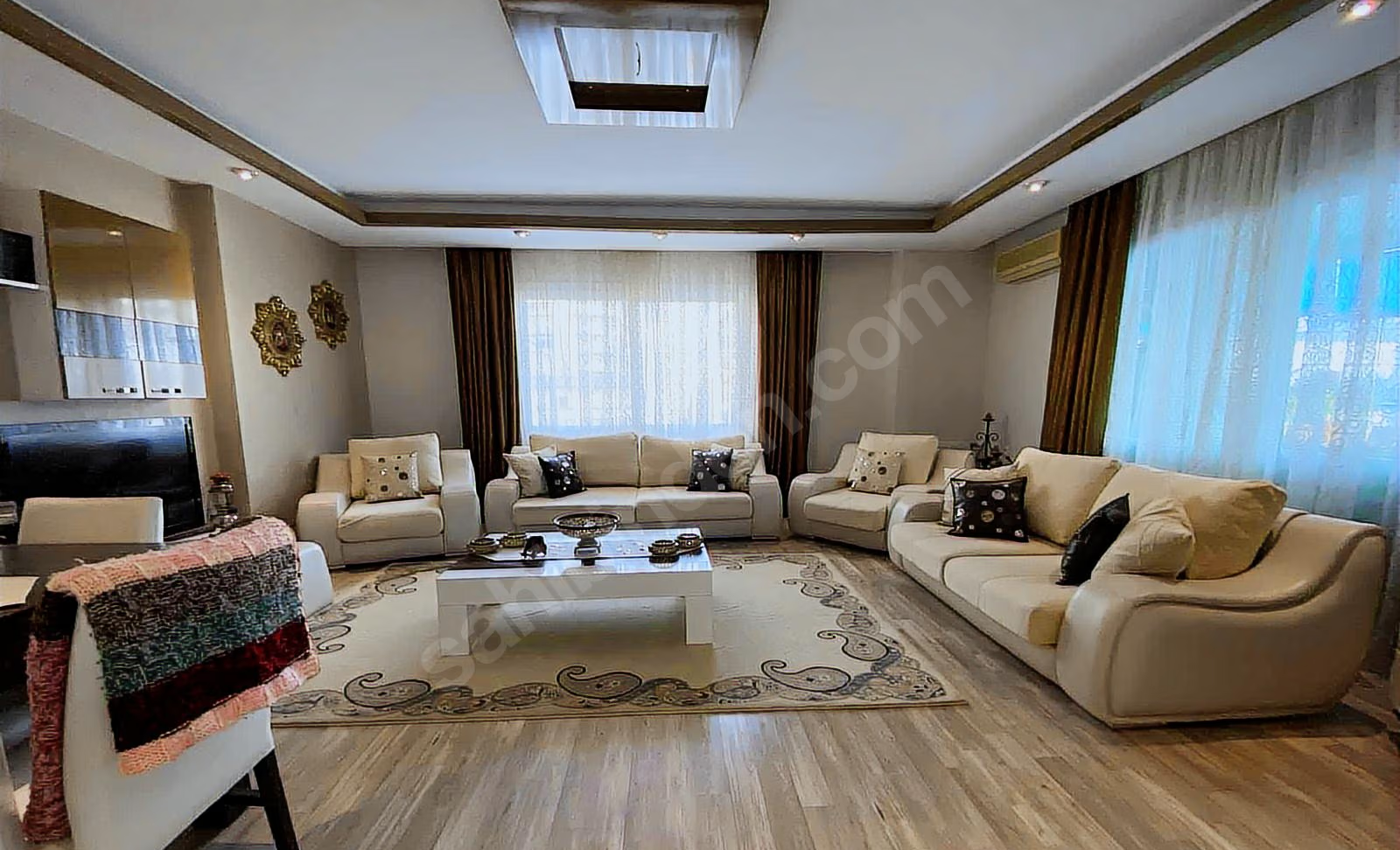Mersin Mezitli Akdeniz Mahallesi 4+1 260 m² Doğalgaz Kombili Satılık Daire