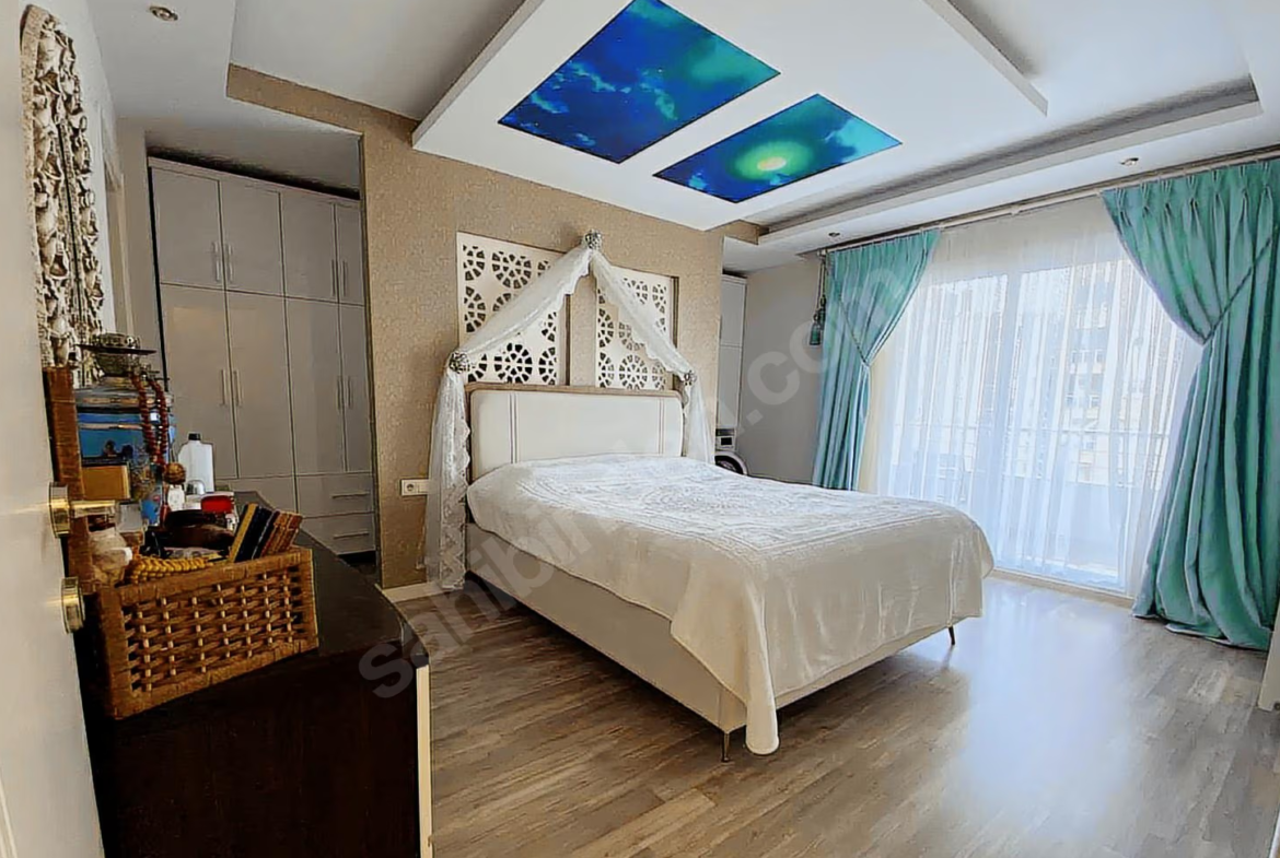 Mersin Mezitli Akdeniz Mahallesi 4+1 260 m² Doğalgaz Kombili Satılık Daire