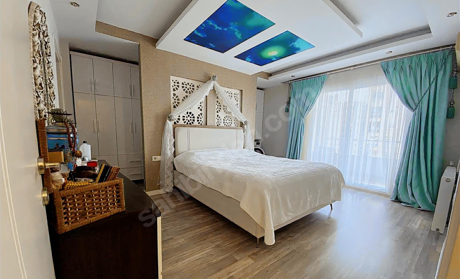Mersin Mezitli Akdeniz Mahallesi 4+1 260 m² Doğalgaz Kombili Satılık Daire
