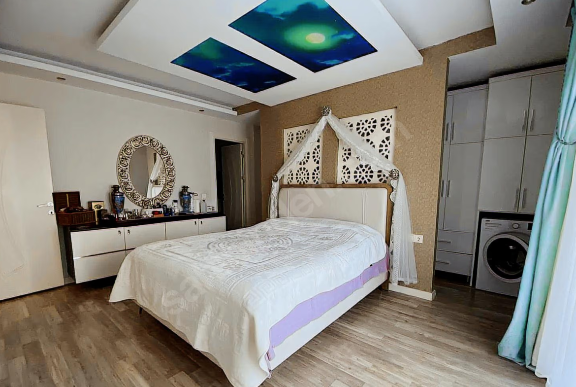 Mersin Mezitli Akdeniz Mahallesi 4+1 260 m² Doğalgaz Kombili Satılık Daire