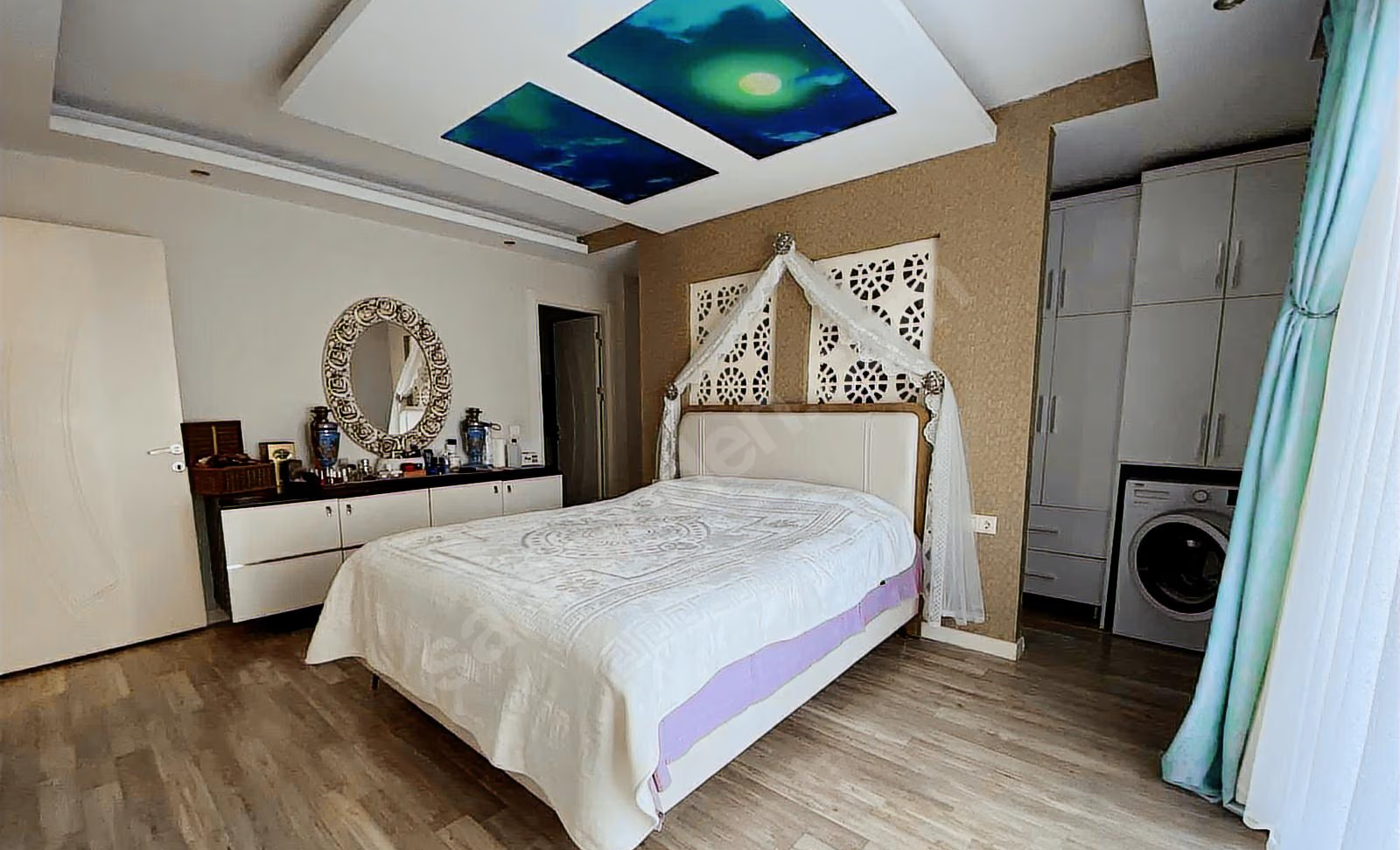 Mersin Mezitli Akdeniz Mahallesi 4+1 260 m² Doğalgaz Kombili Satılık Daire