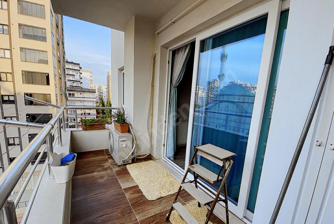 Mersin Mezitli Akdeniz Mahallesi 4+1 260 m² Doğalgaz Kombili Satılık Daire