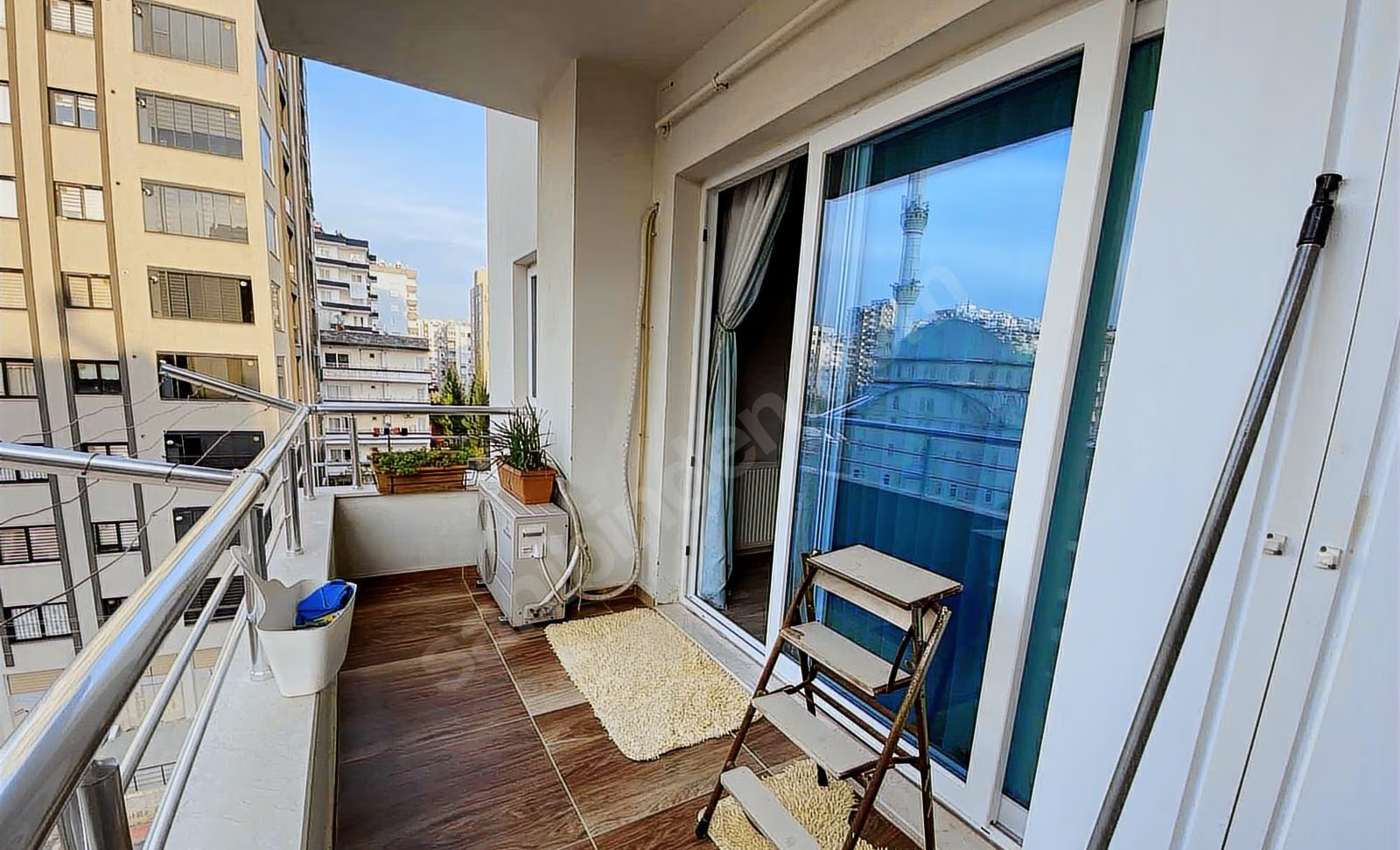 Mersin Mezitli Akdeniz Mahallesi 4+1 260 m² Doğalgaz Kombili Satılık Daire