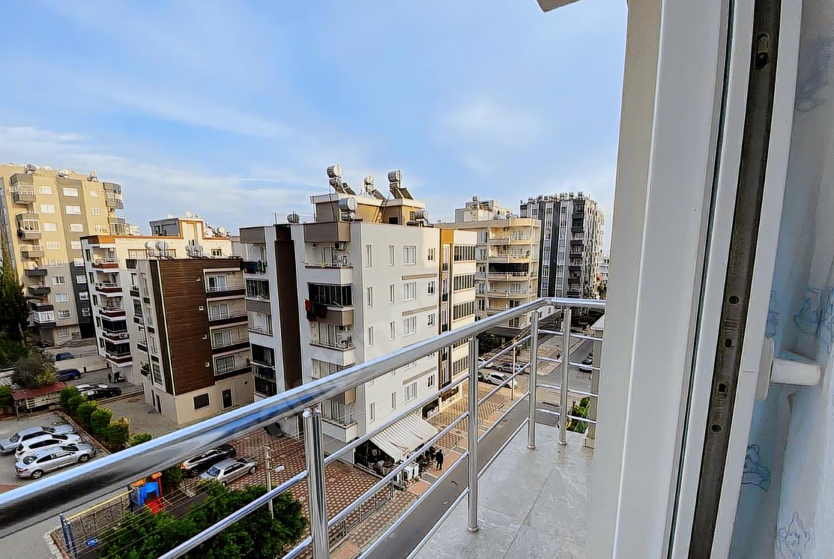 Mersin Mezitli Akdeniz Mahallesi 4+1 260 m² Doğalgaz Kombili Satılık Daire