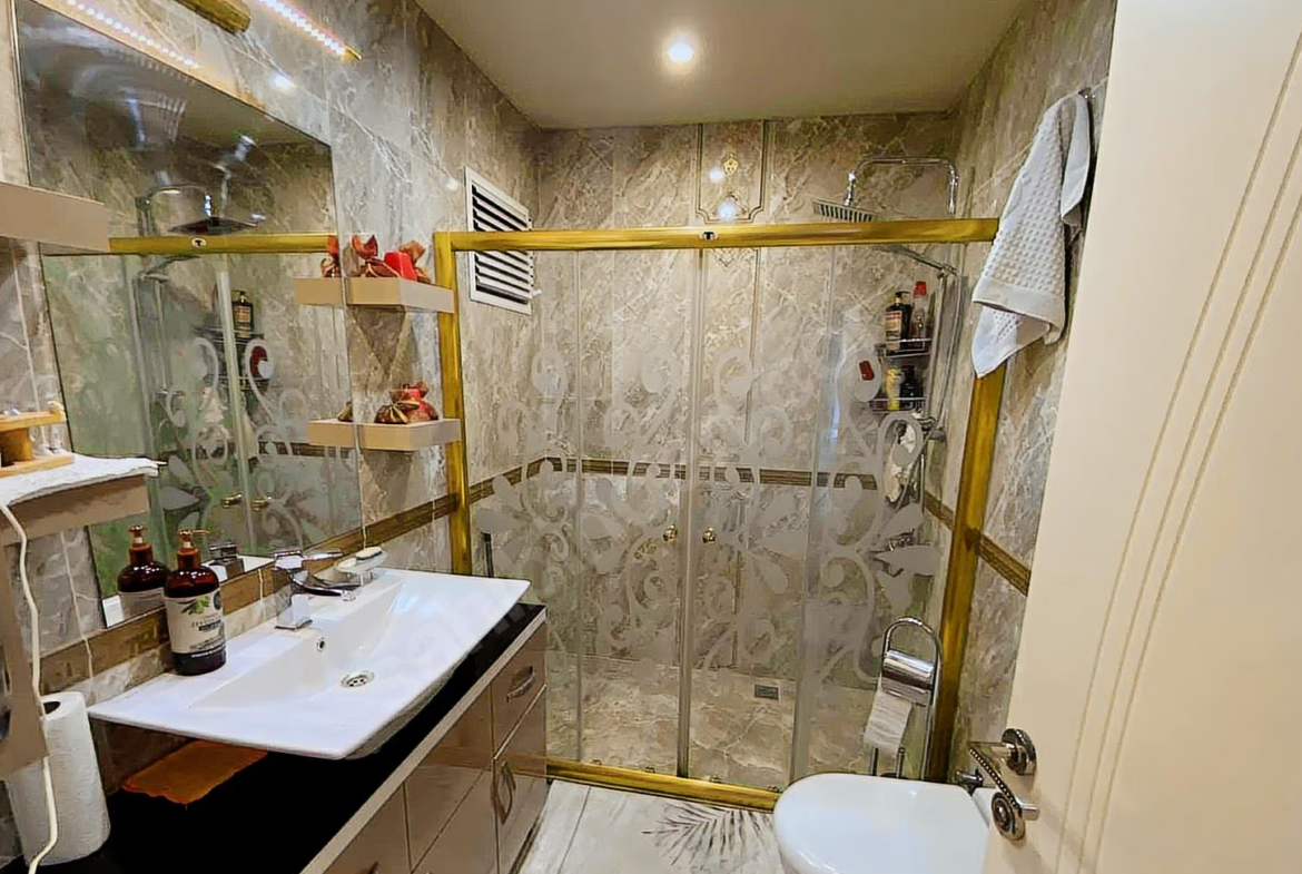Mersin Mezitli Akdeniz Mahallesi 4+1 260 m² Doğalgaz Kombili Satılık Daire