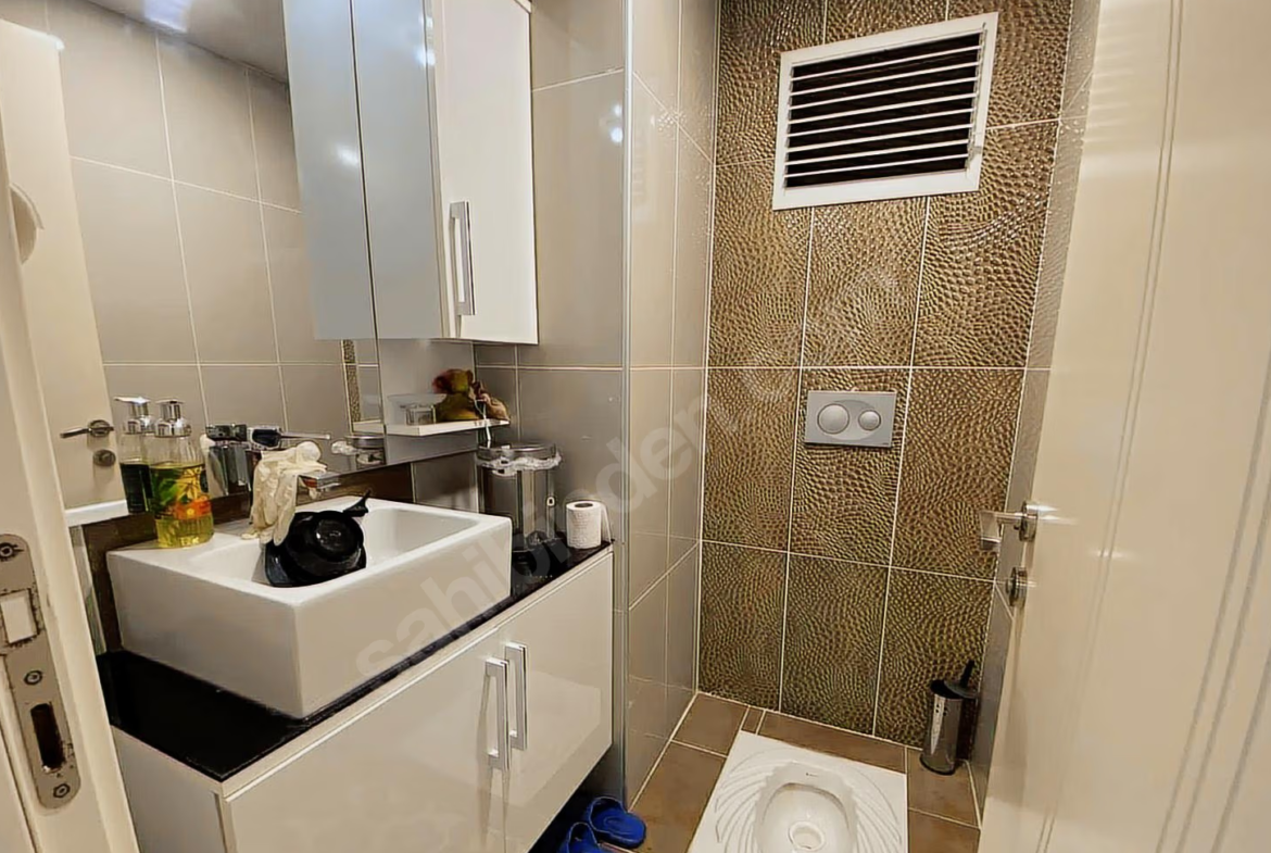 Mersin Mezitli Akdeniz Mahallesi 4+1 260 m² Doğalgaz Kombili Satılık Daire