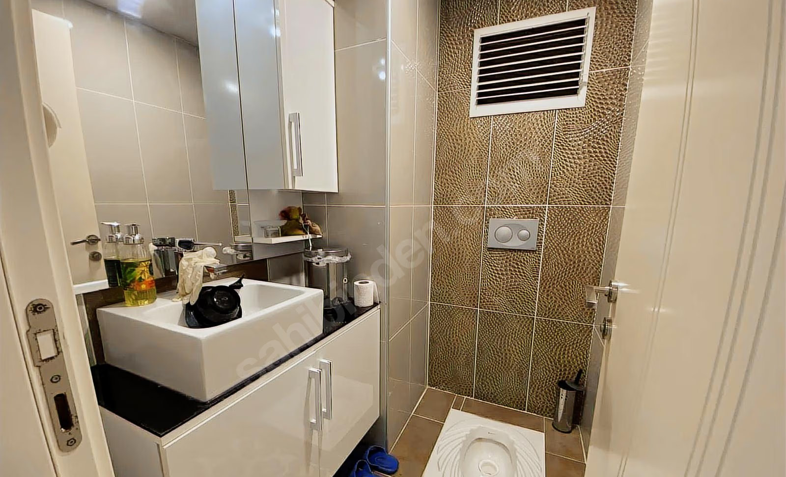 Mersin Mezitli Akdeniz Mahallesi 4+1 260 m² Doğalgaz Kombili Satılık Daire