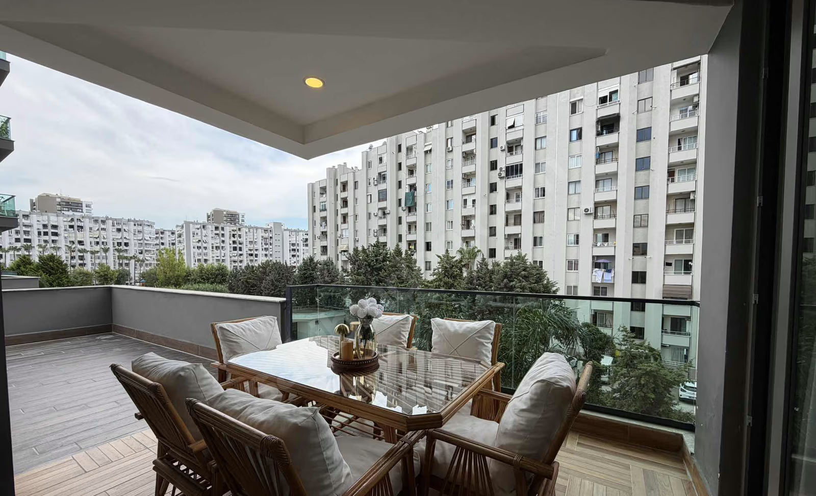 Mersin Mezitli Cumhuriyet Mahallesi 4+1 250 m² Yerden Isıtma Satılık Daire