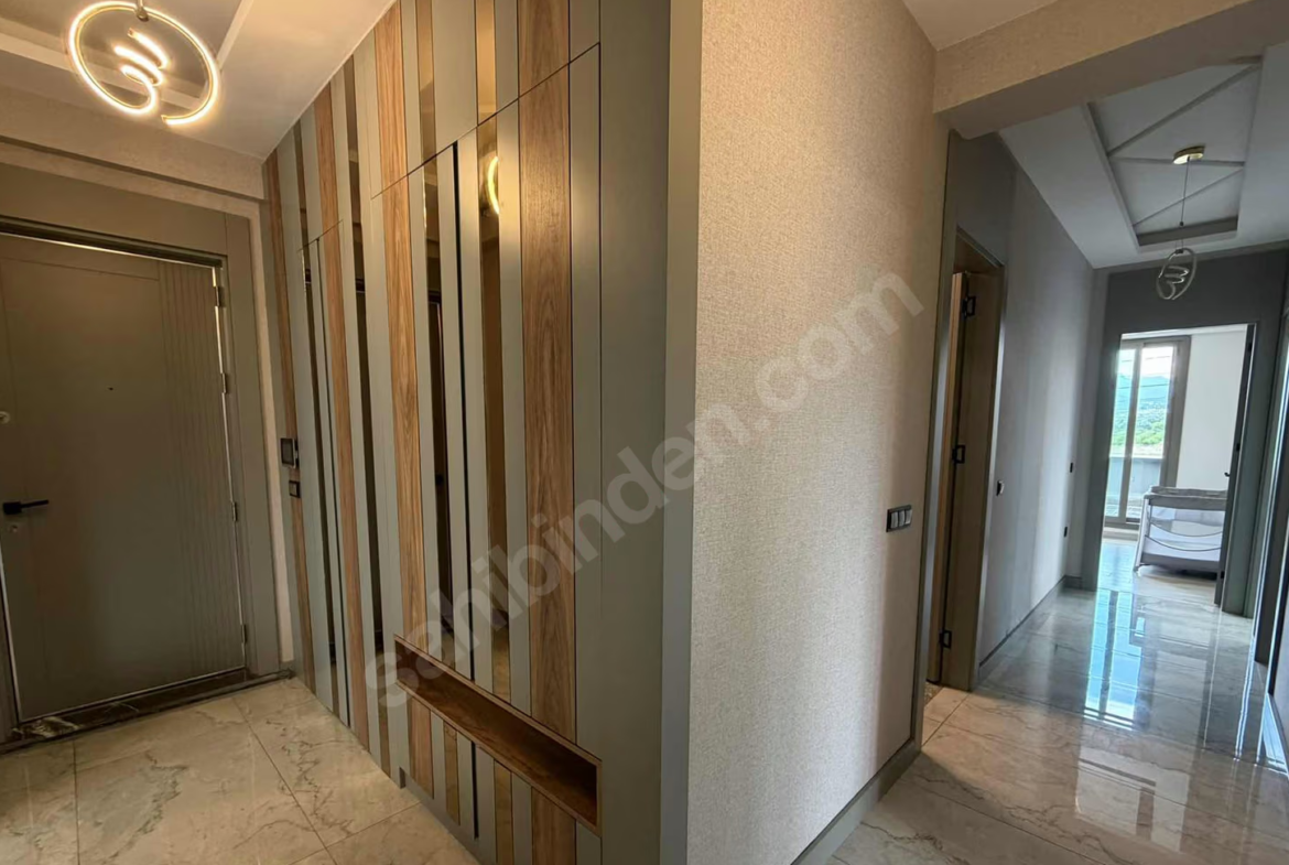 Mersin Mezitli Cumhuriyet Mahallesi 4+1 250 m² Yerden Isıtma Satılık Daire