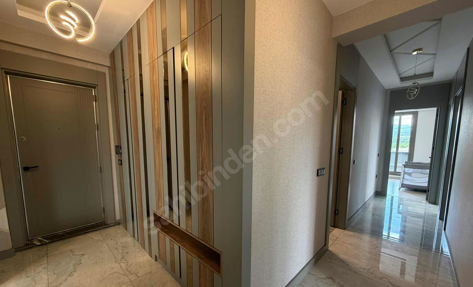 Mersin Mezitli Cumhuriyet Mahallesi 4+1 250 m² Yerden Isıtma Satılık Daire
