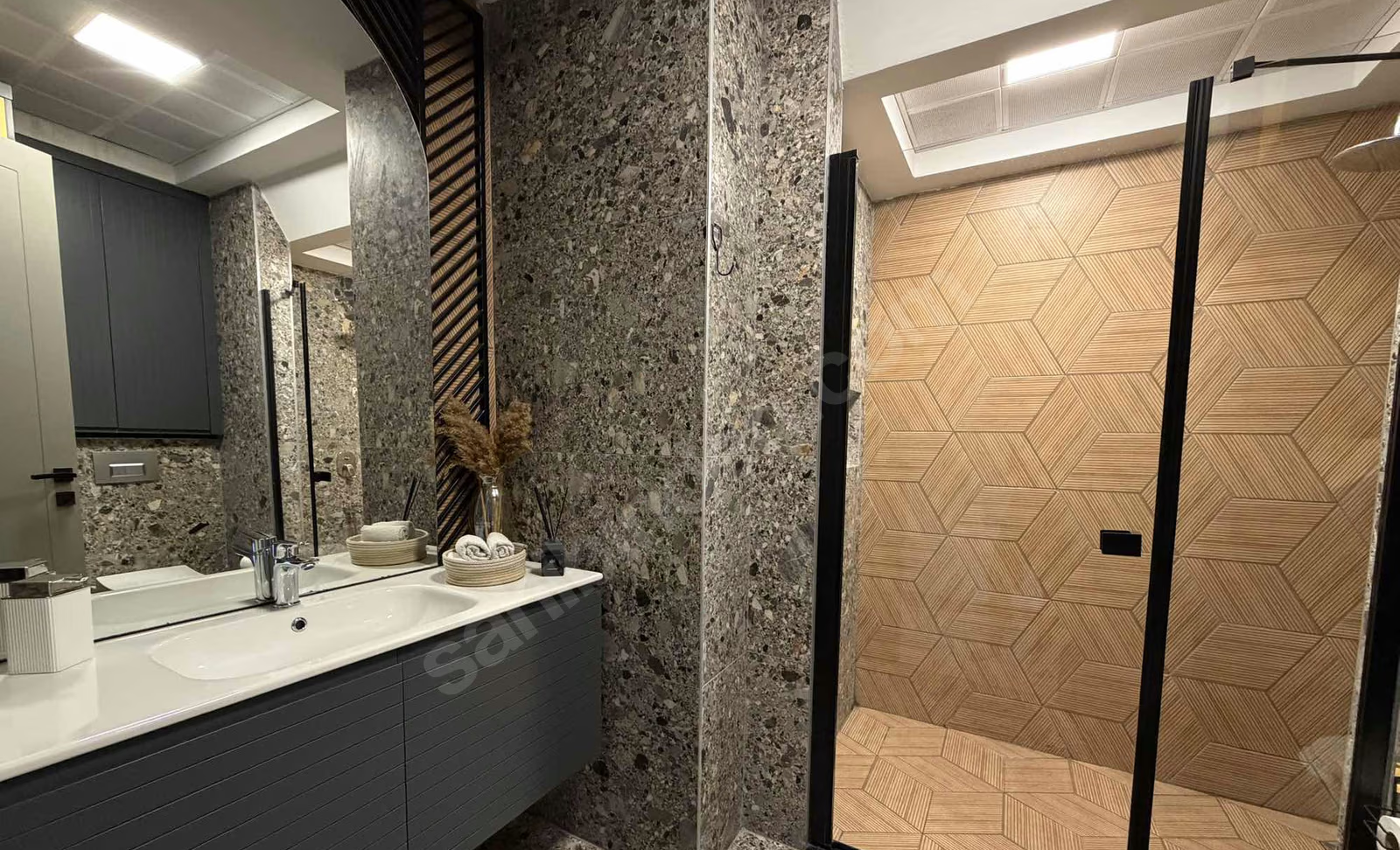 Mersin Mezitli Cumhuriyet Mahallesi 4+1 250 m² Yerden Isıtma Satılık Daire