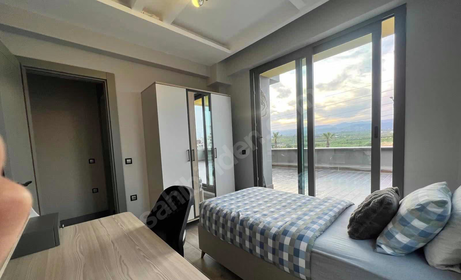 Mersin Mezitli Cumhuriyet Mahallesi 4+1 250 m² Yerden Isıtma Satılık Daire